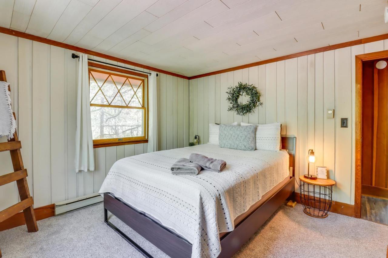 Lakefront Poconos Vacation Rental With Swim Dock! Long Pond Exterior foto